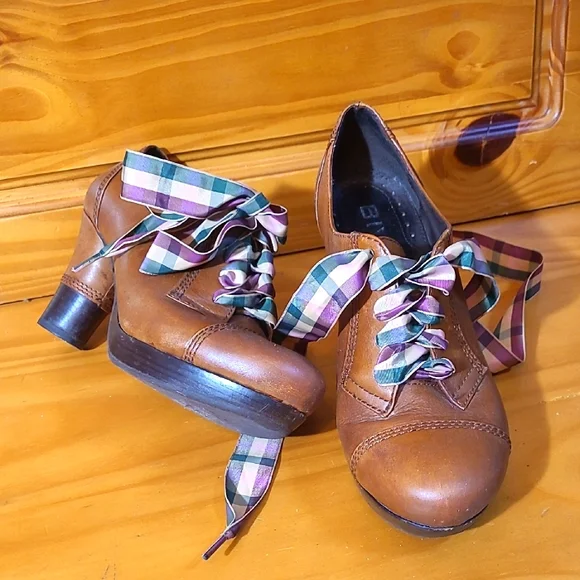 Biviel Victorian Inspired Heeled Leather Booties 🤎 - Picture 2 of 13